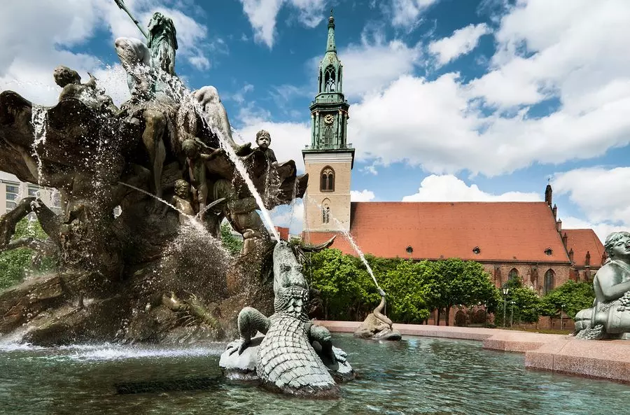 Neptunbrunnen in Berlin | Quelle: 301953022 - Bigstock